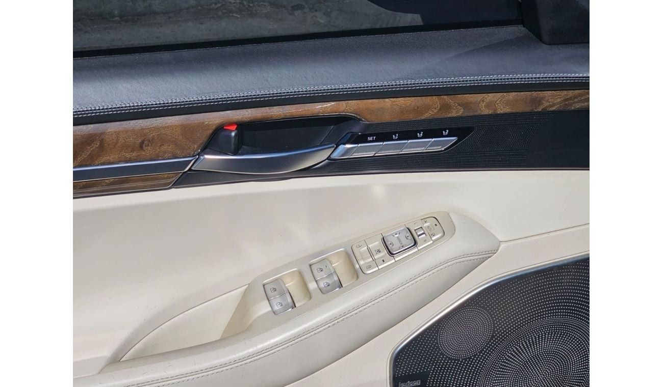 Genesis G90 Premium 3.3L AWD