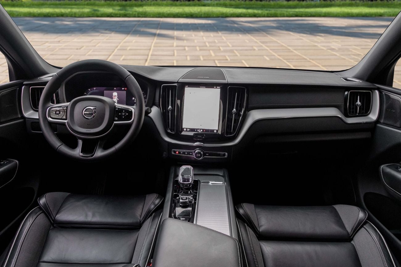 فولفو XC 60 B5 ULTIMATE DARK Volvo XC60 B5 Ultimate Dark
