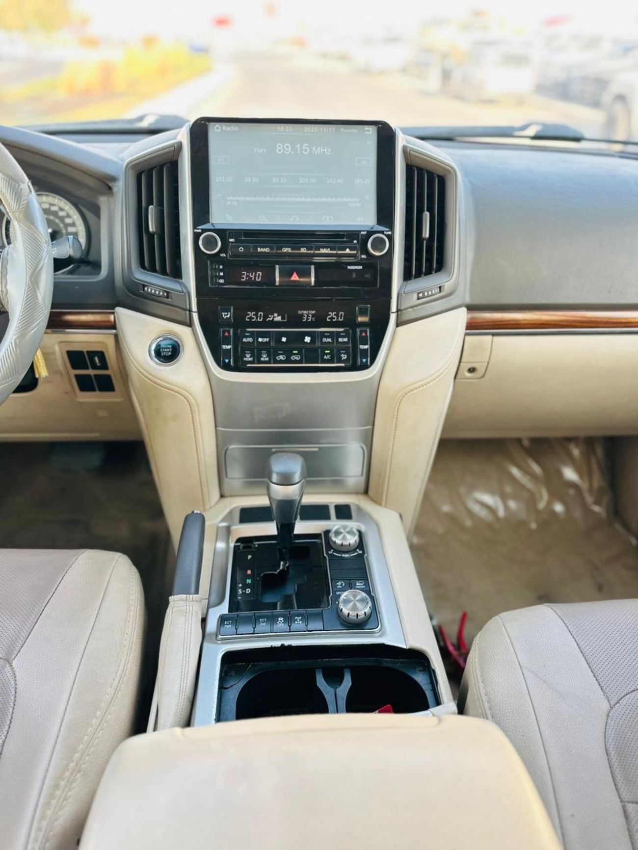 Toyota Land Cruiser VXR+ 5.7L