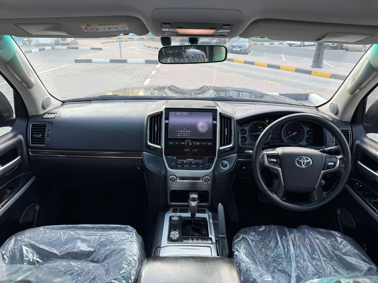 Toyota Land Cruiser 200 Series VX update to Sahara shape