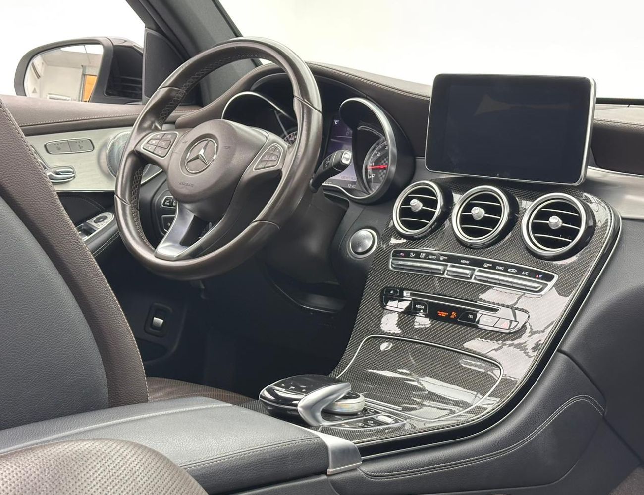 Mercedes-Benz GLC 43 AMG 4MATIC 3.0L 2017 Mercedes-Benz GLC 43 AMG 4Matic, Full Service History, Excellent Condition, GCC