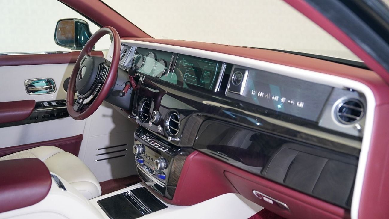 Rolls-Royce Phantom Silver Badge | AED 26,565 PM | Warranty - Service 2027 | GCC