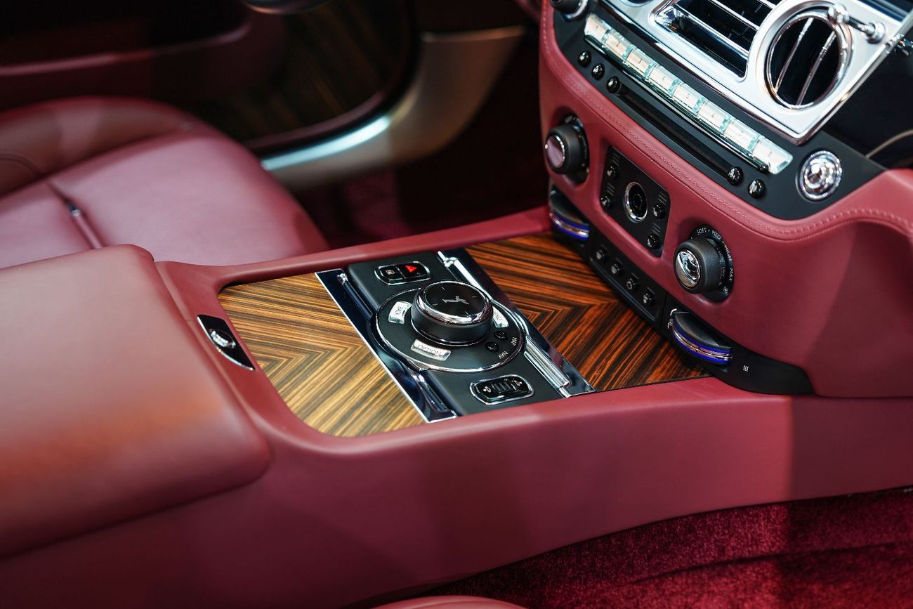 رولز رويس واريث 2019 Rolls Royce Wraith, Two-Tone Exterior, Canadel Panelling Trim, Very Low Mileage