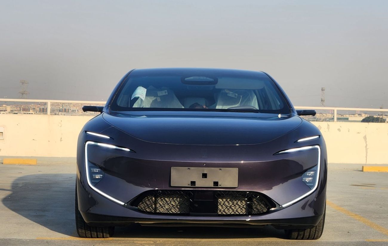 أفاتر 12 Plug in Hybrid- 1300 km total range. 5 seats rear wheel drive