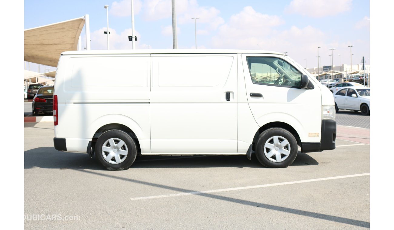 Toyota Hiace STANDARD ROOF PANEL VAN