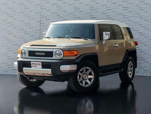 Toyota FJ Cruiser AED 2,280 PM • FJ CRUISER GXR • ONLY 64,000 KM • FULL SERVICE HISTORY • FULLY LOADED