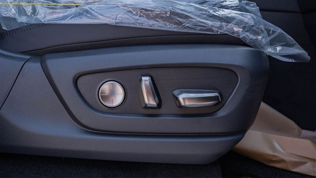 Lexus LX 600 2025 Lexus LX 600 Overtrail 3.5L AT Petrol (White)