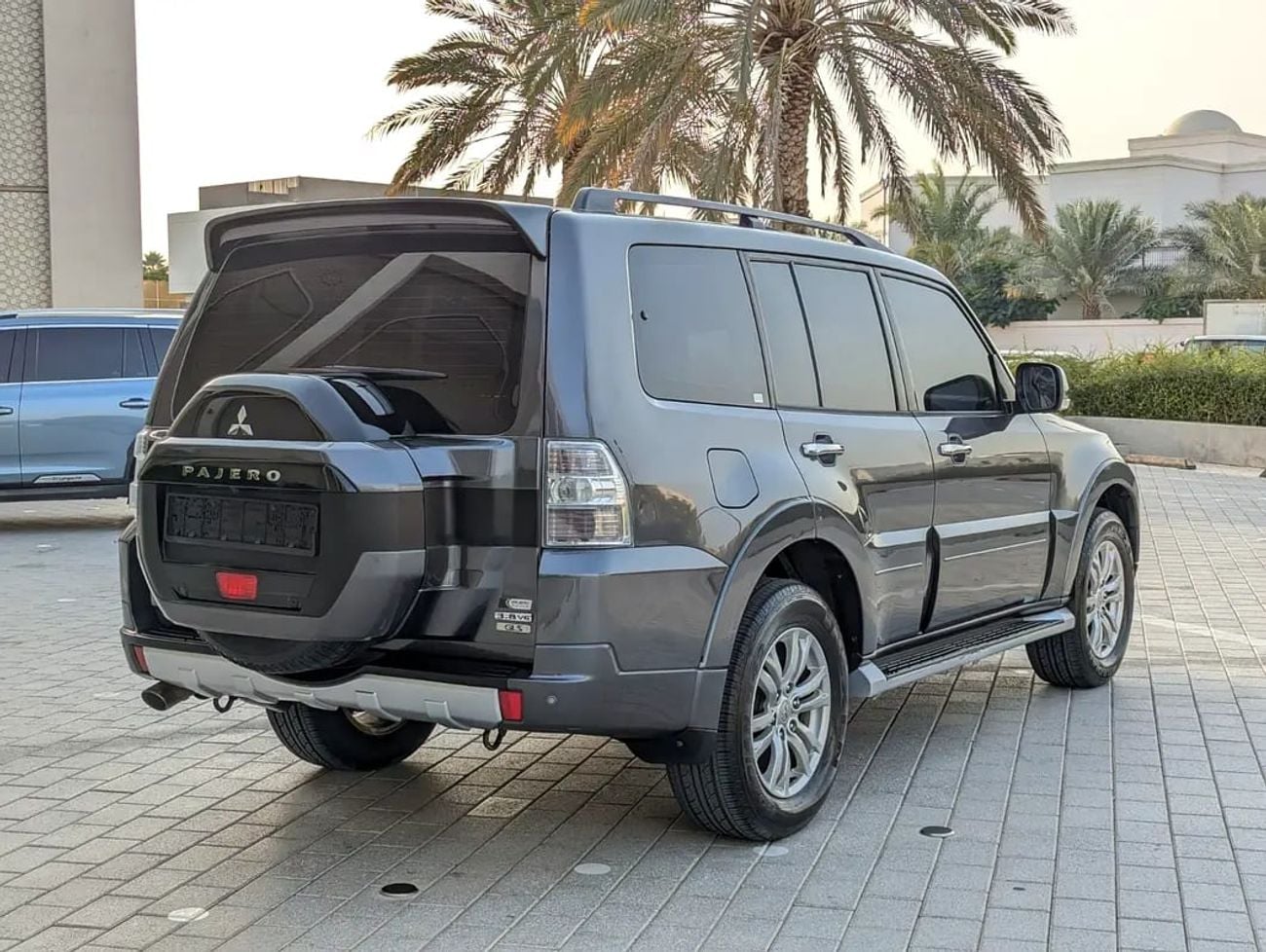 ميتسوبيشي باجيرو GLS TOP FULL OPTION V6 3.8L IN EXCELLENT CONDITION