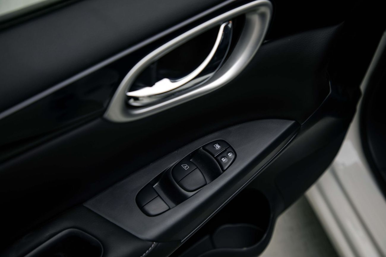 Nissan Sylphy Classic XE 1.6L - White Inside Black | Export Only