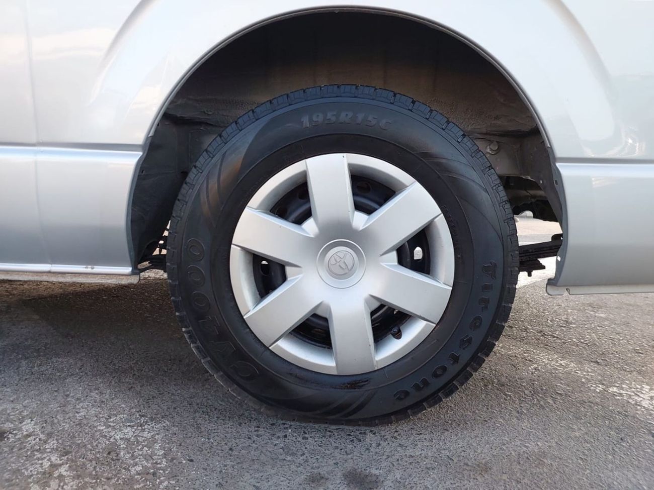 Toyota Hiace TOYOTA HIACE VAN RHD 2023 MODEL 2.8 L DIESEL AUTOMATIC(PM003751)