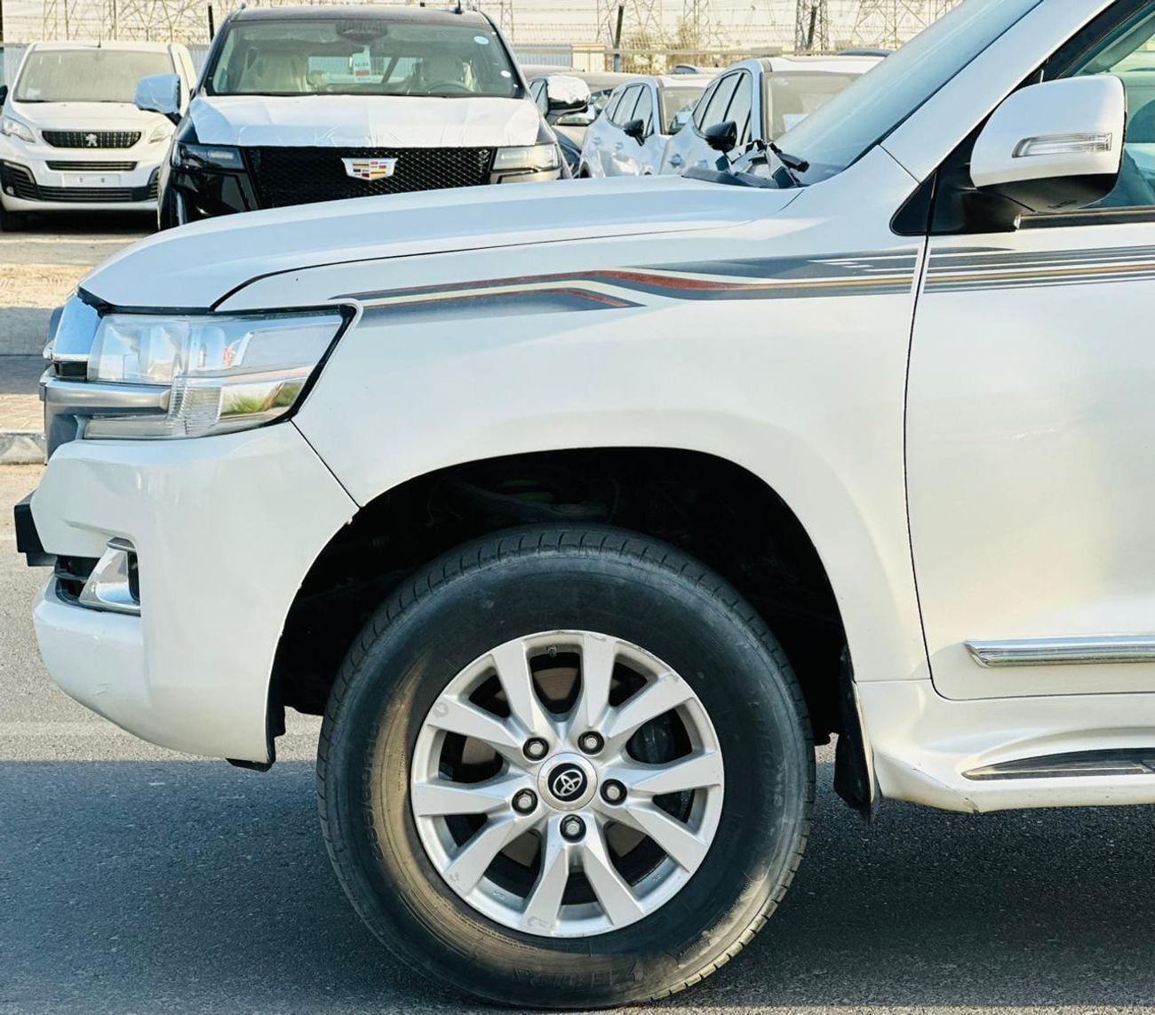 Toyota Land Cruiser VXR+ 5.7L