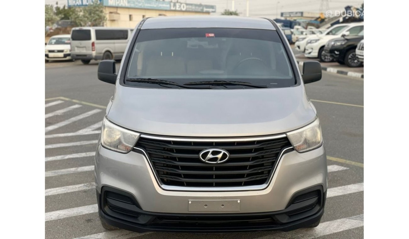 Hyundai H-1 2019 Hyundai H1 2.4L V4 - Automatic - 12 Seater Passenger - Patrol / GCC Specs