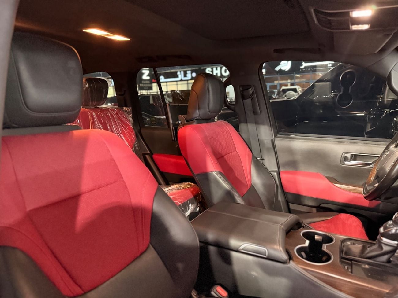 Toyota Land Cruiser VXR Toyota Landcruiser VXR 2022 Twin Turbo white inside Red