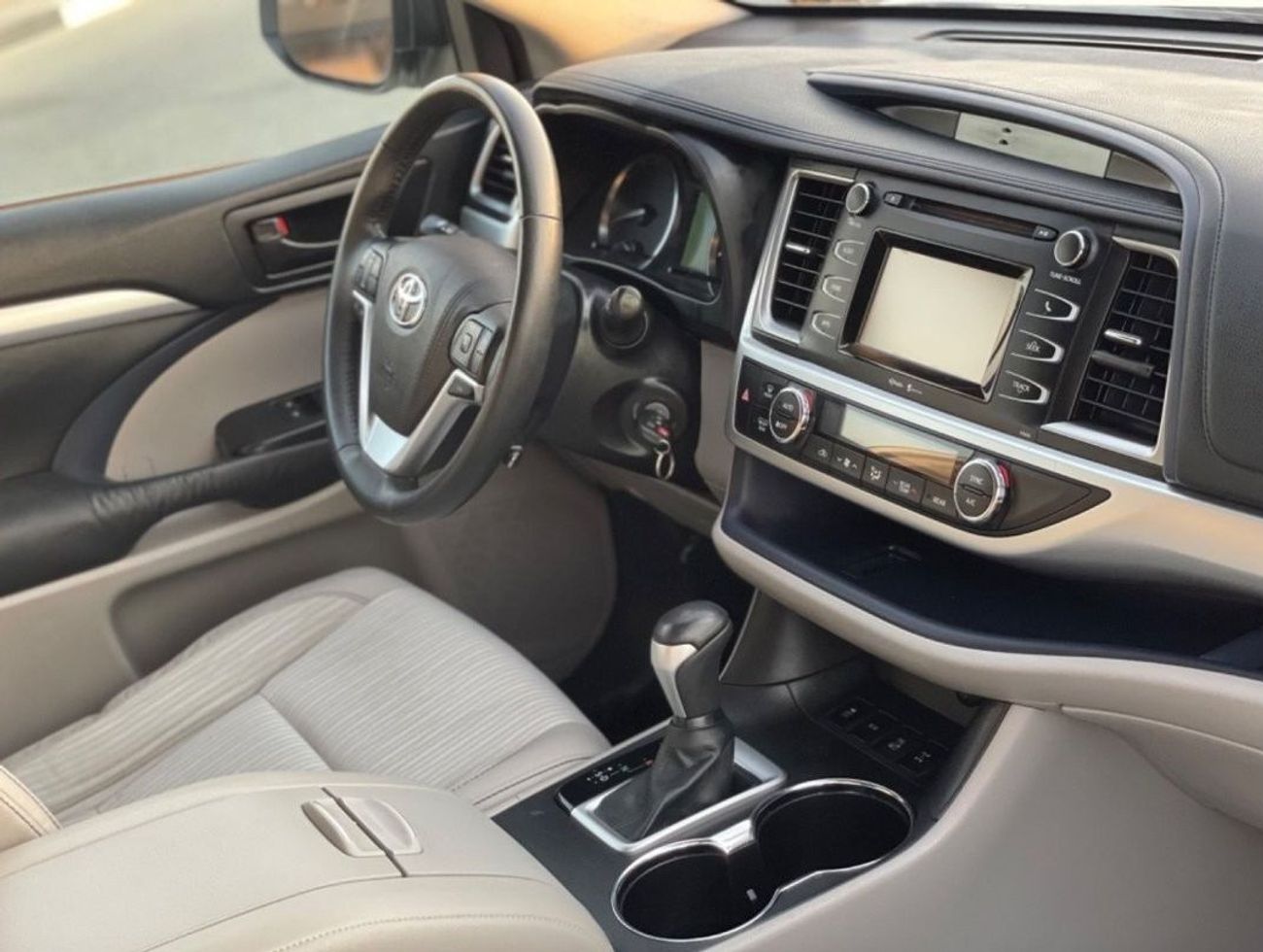 تويوتا هايلاندر 2015 Toyota Highlander LE+ 4x4 AWD - Trunk Auto Rear CAM - 7 Seater - 98,000 Mileage