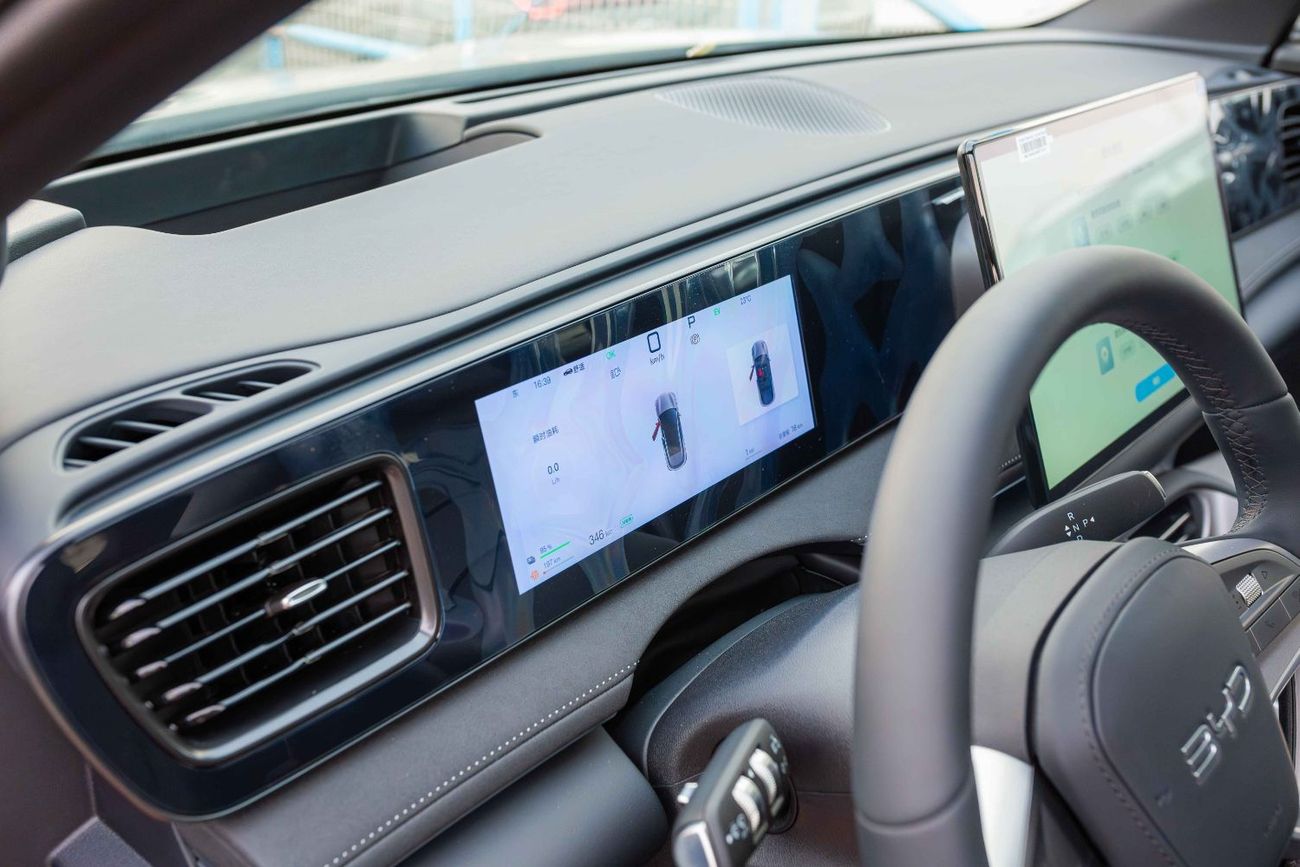 بي واي دي سيل 06 دي إم-آي BYD Sealon 06 DMI 1.5T 2025 (Grey&Black)