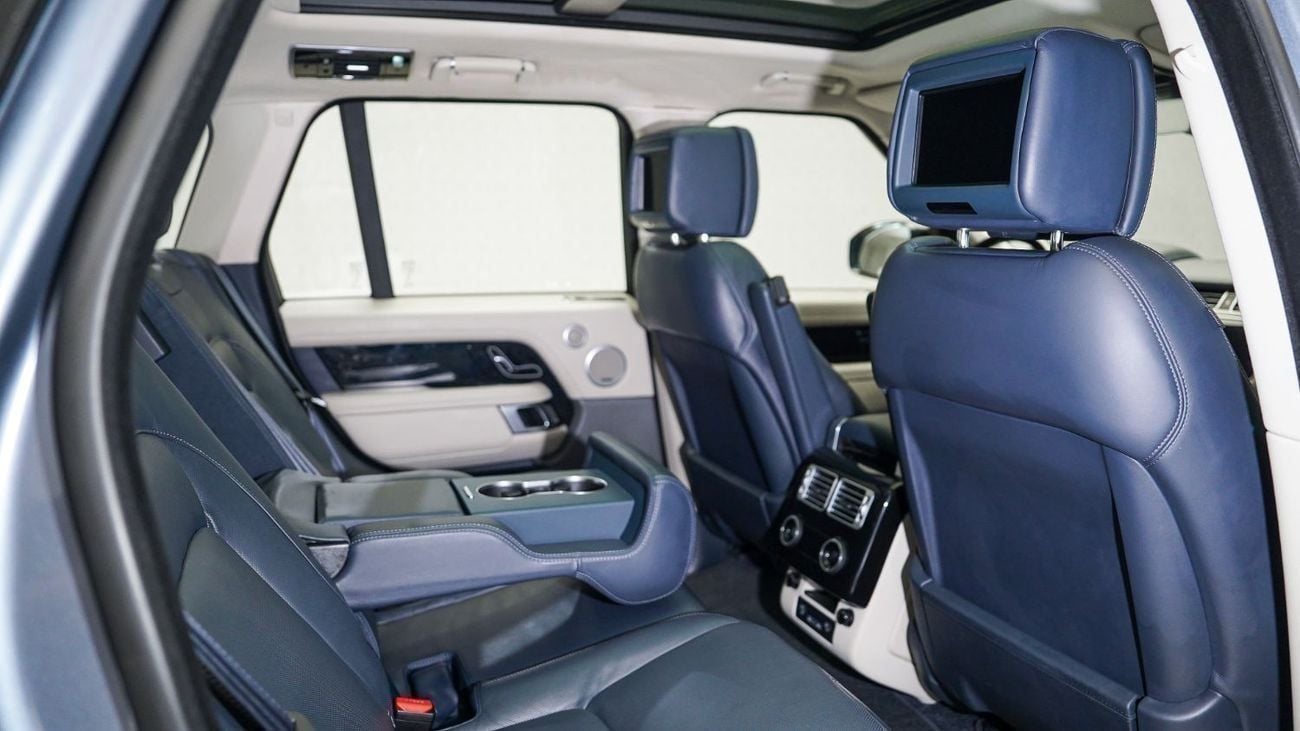 Land Rover Range Rover Vogue SE 5.0L UAE's Very Best Example | 2 Years Free Servicing | AED 5,194 Per Month