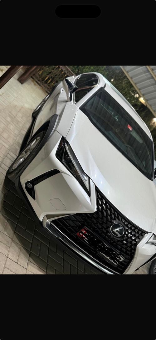 Lexus UX200