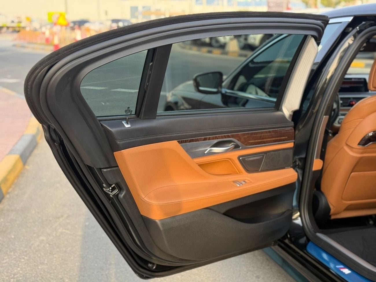 بي أم دبليو 730Li Exclusive 2.0L