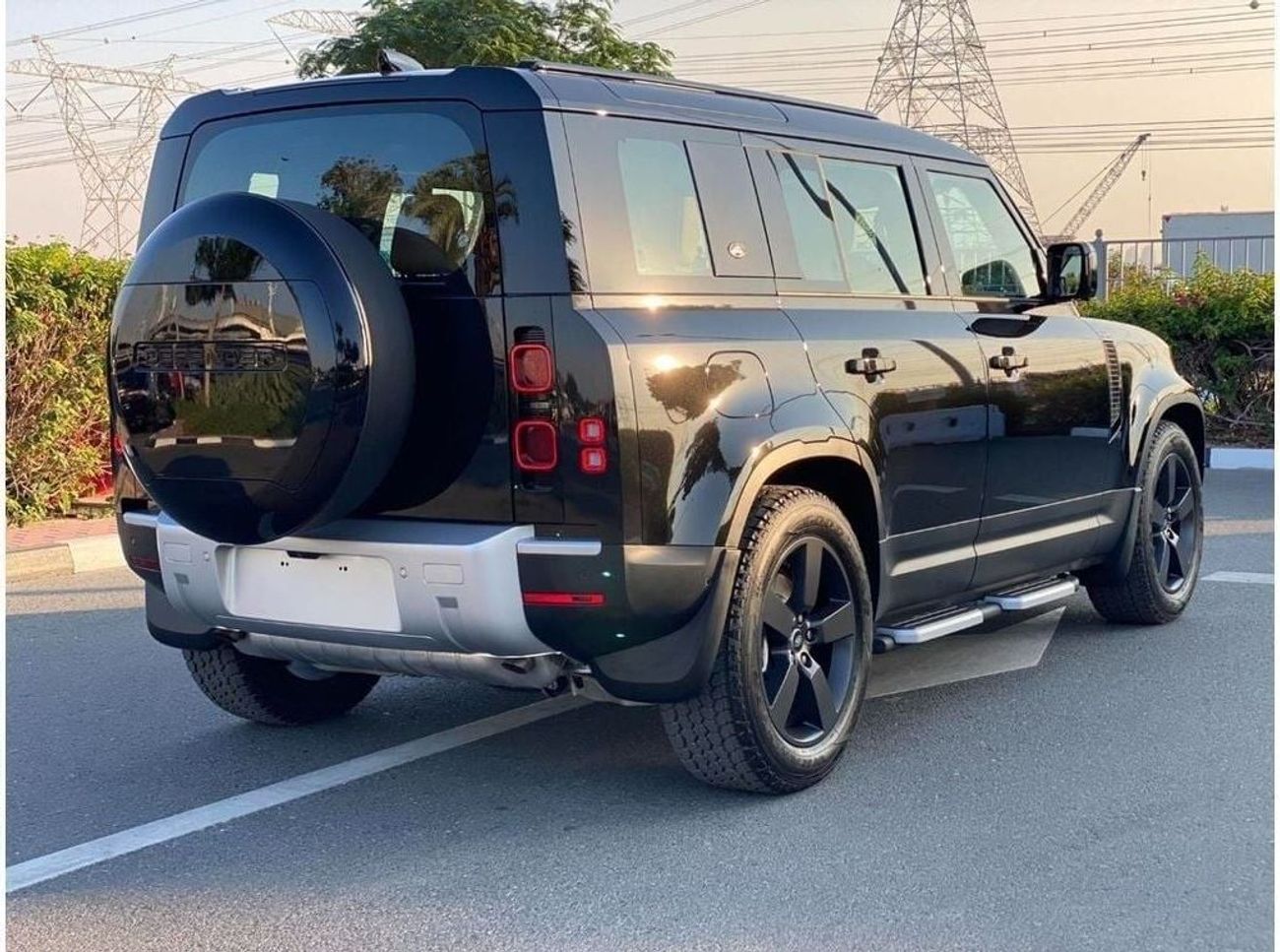 Land Rover Defender 110 HSE P400 3.0L GCC SPEC BRAND NEW UNDER WARRANTY AND SERVICE CONTRACT