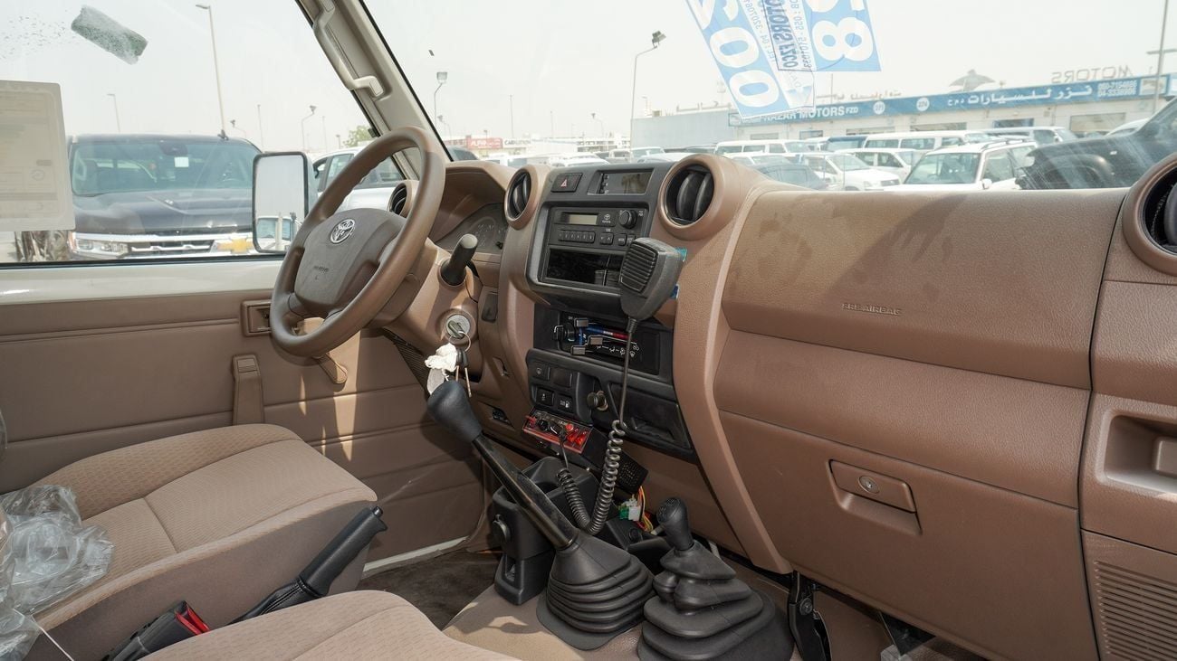 Toyota Land Cruiser 70 4.0L M/T