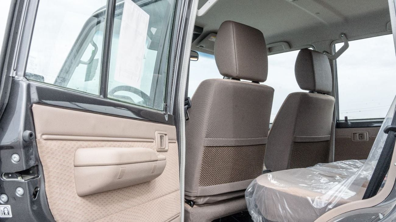 تويوتا لاند كروزر 70 Toyota Land Cruiser LC76 4.0L AT Petrol (Grey-Brown) Basic