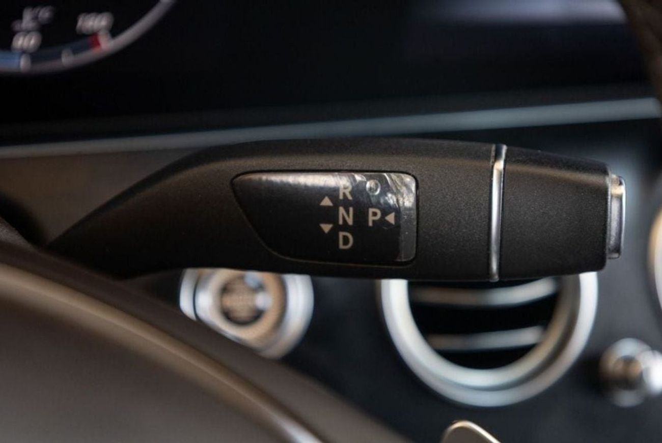 مرسيدس بنز E200 Mercedes-Benz E200 AMG 2017 GCC under Warranty with Flexible Down-Payment.