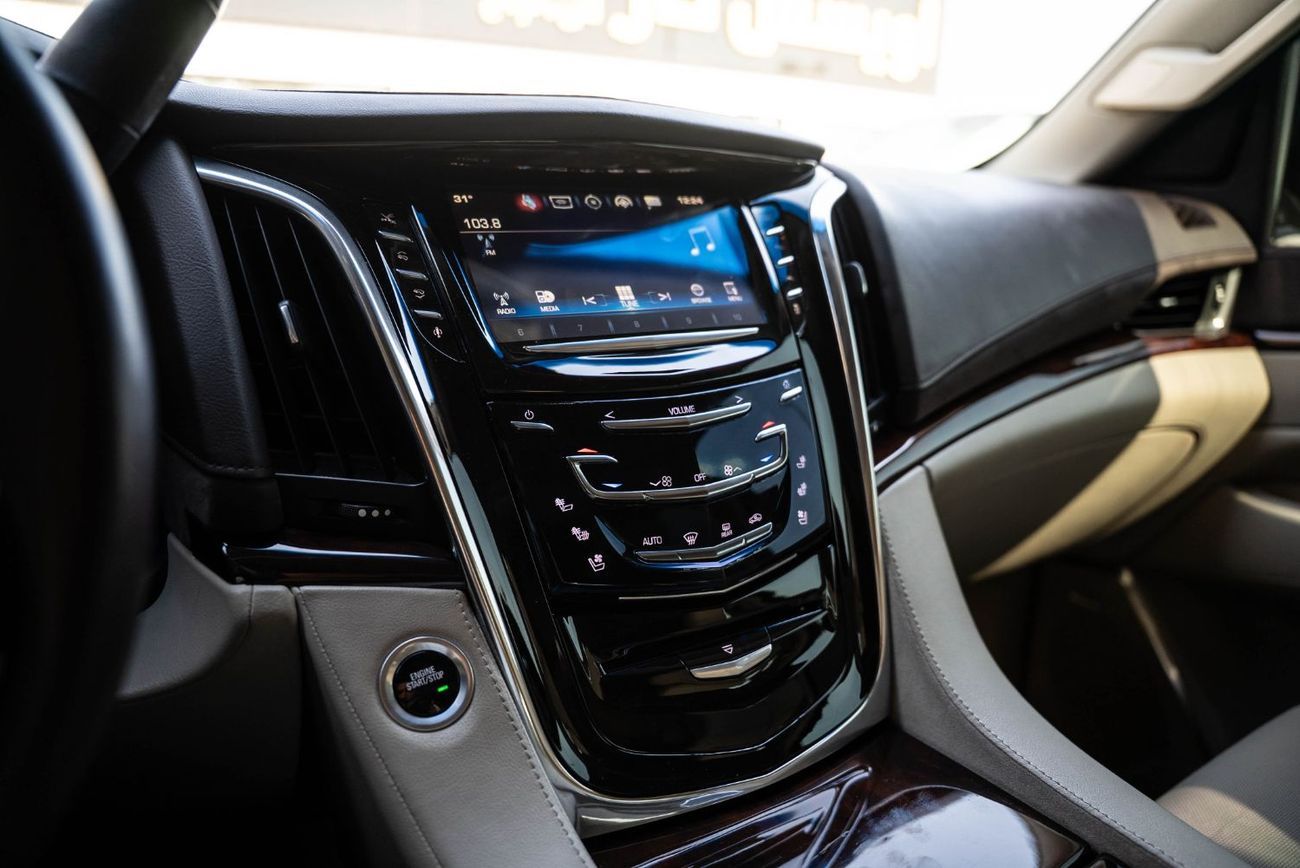 Cadillac Escalade Platinum 6.2L Platinum 2016 Full Service History GCC 6.2L V8 Low Mileage