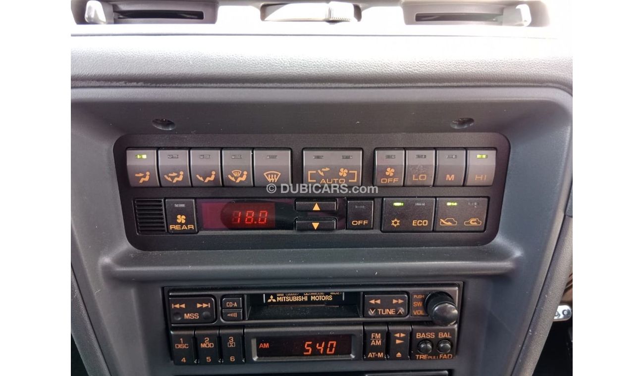 Mitsubishi Pajero MITSUBISHI PAJERO RIGHT HAND DRIVE (PM1351)
