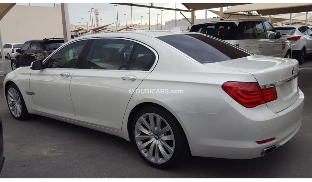 بي أم دبليو 740Li بي ام دبليو 740 موديل 2010 خليجي السياره حاله ممتازه من الداخل والخارج فل اوبشن شفط بصمه فتحه وجلد ك