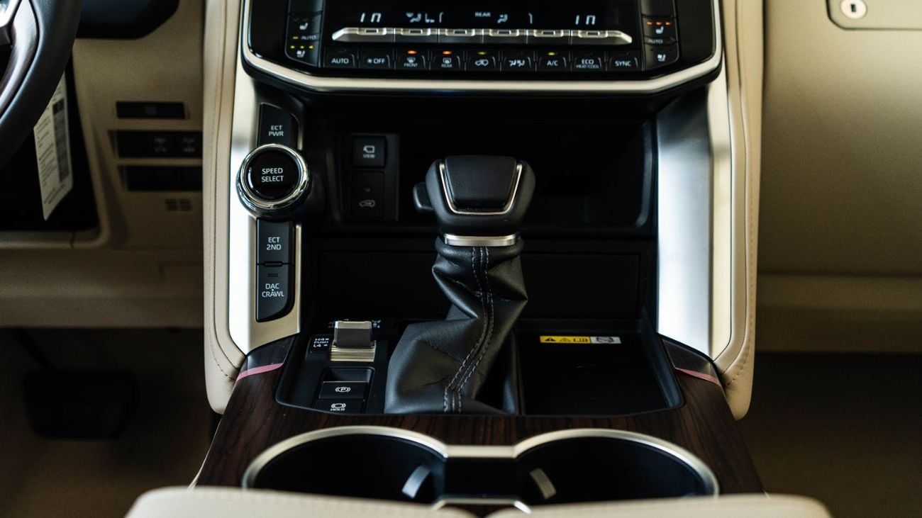 Toyota Land Cruiser VX 4.0 | Exclusive | 2025