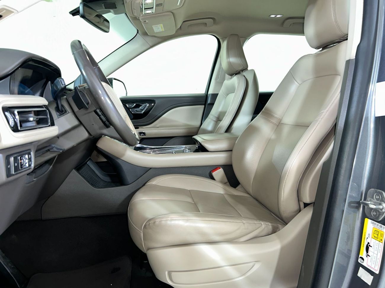 لينكولن أفياتور Std 3.0L AVI121 / FREE Insurance + Registration / AL TAYER MOTORS / AL QOUZ SHOWROOM