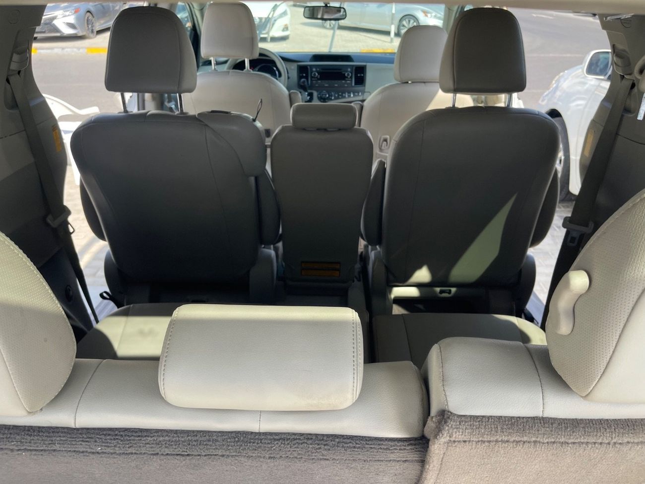 تويوتا سيينا XLE Full Option VCC paper