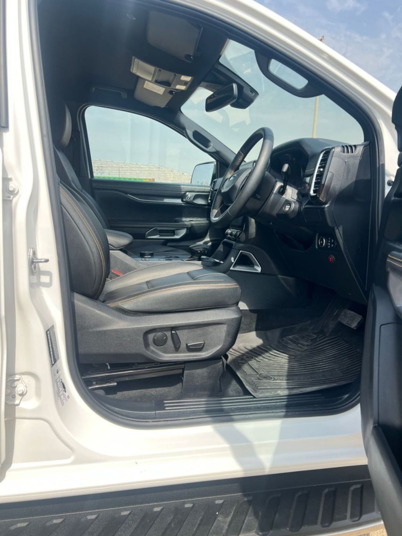 فورد رانجر diesel 3.2 liter right hand drive back camera leather power seats