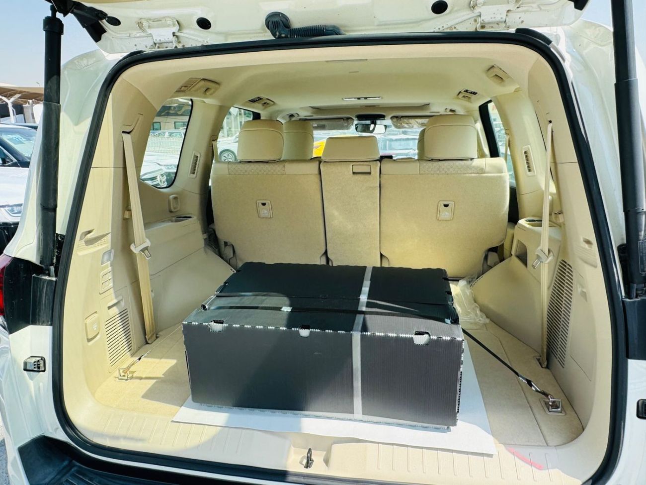 Toyota Land Cruiser TOYOTA LC 300 VX 3.3L DSL MID/O A/T WHITE 2024