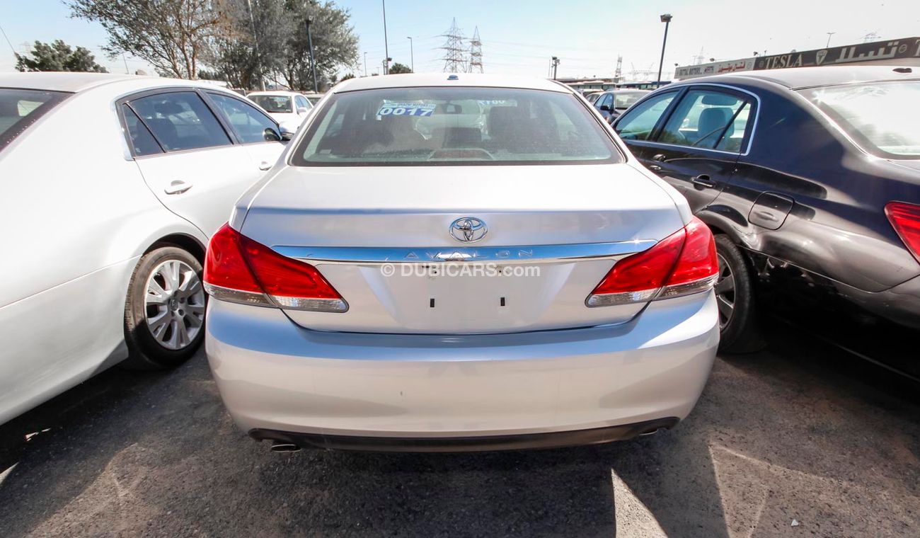 Used Toyota Avalon 2012 for sale in Dubai 7581