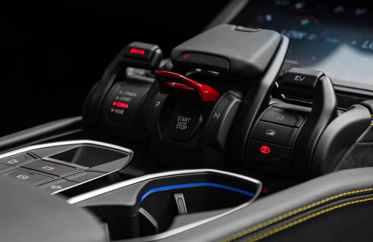 لامبورغيني اوروس 4.0L V-8 Twin-Turbocharged Engine + eMotor