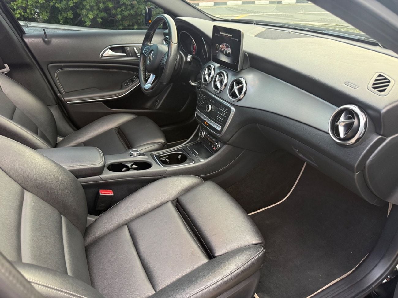 Mercedes-Benz GLA 250 Std 2.0L (208 HP)