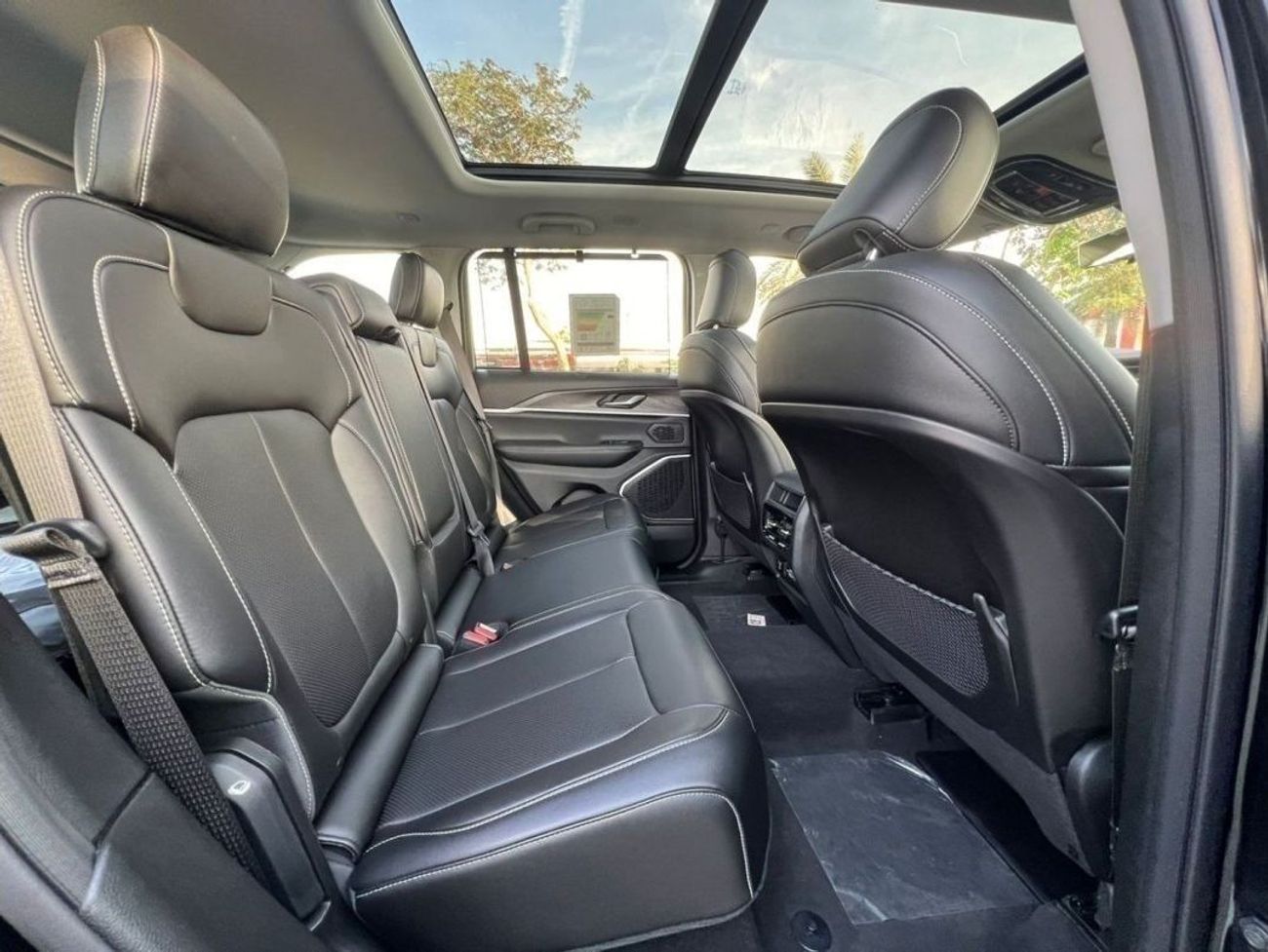 جيب جراند شيروكي Jeep Grand Cherokee  GCC Specs 2024 0 KM EXPORT ONLY.