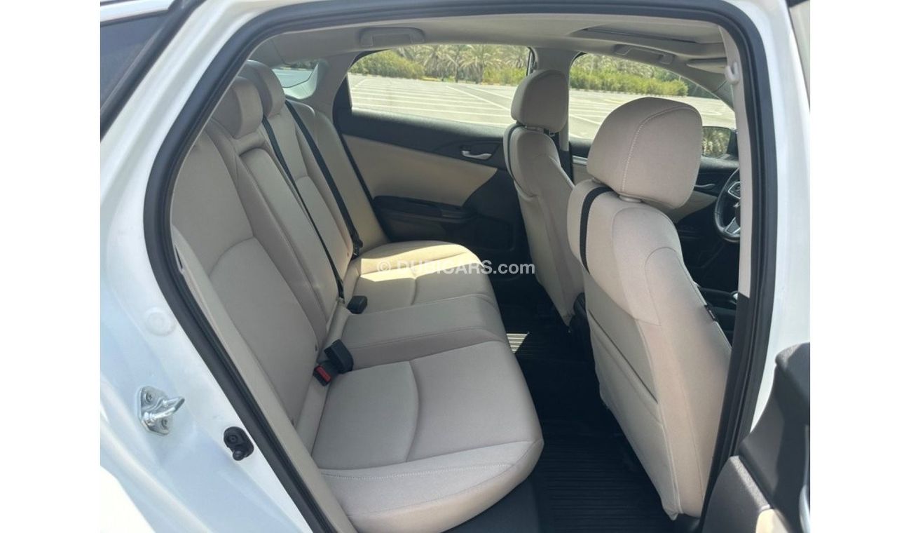 هوندا سيفيك LX سبورت موديل 2018 حاله ممتازه جدا من الداخل والخارج فل مواصفات فتحه سقف