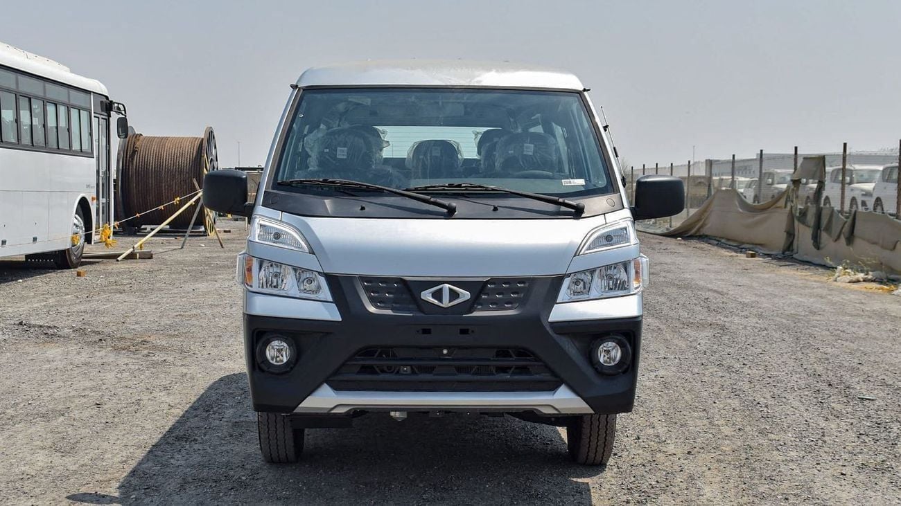 سي إم سي D 260 فان ركاب بـ 8 مقاعد