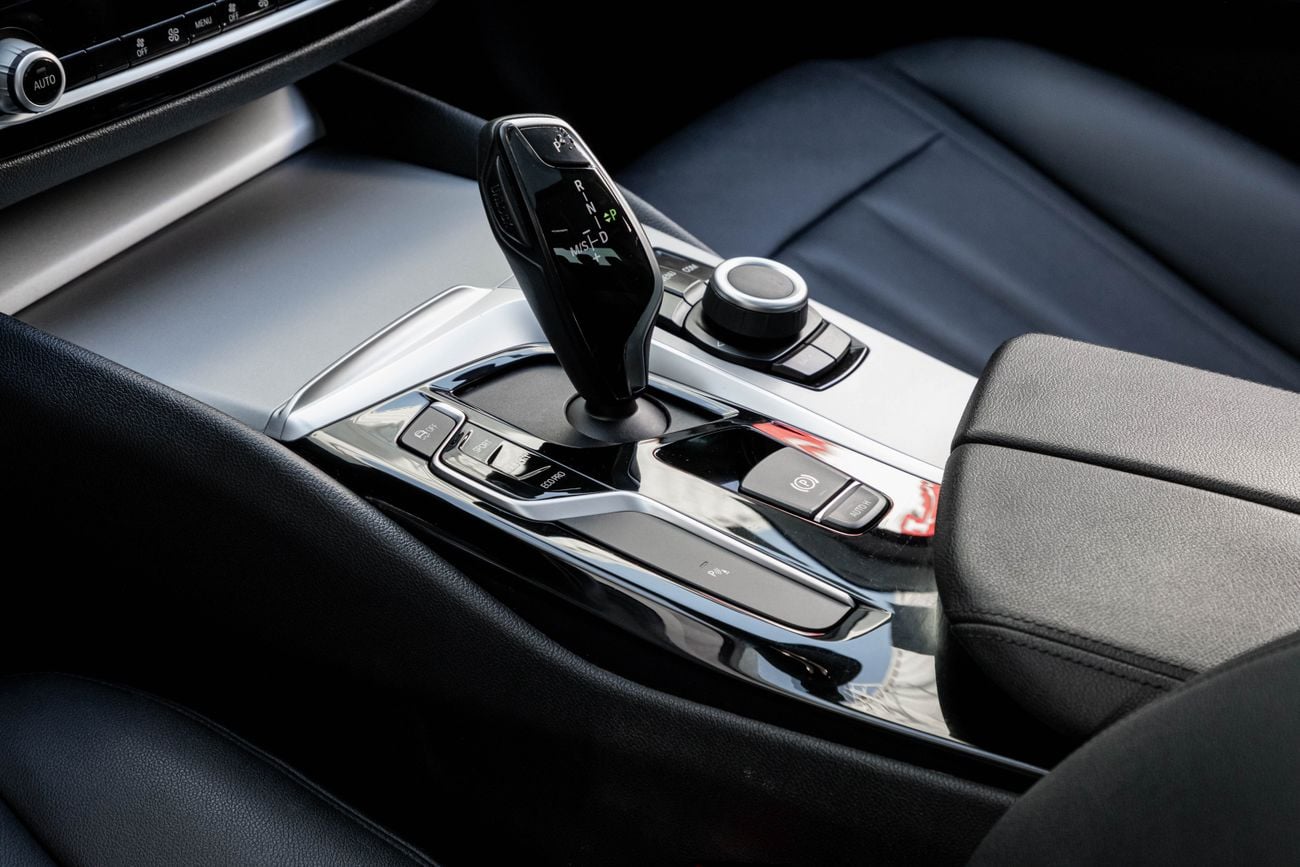 BMW 520i 520i | 1,713 P.M | 0% Downpayment | BMW HISTORY | UNDER WARRANTY!