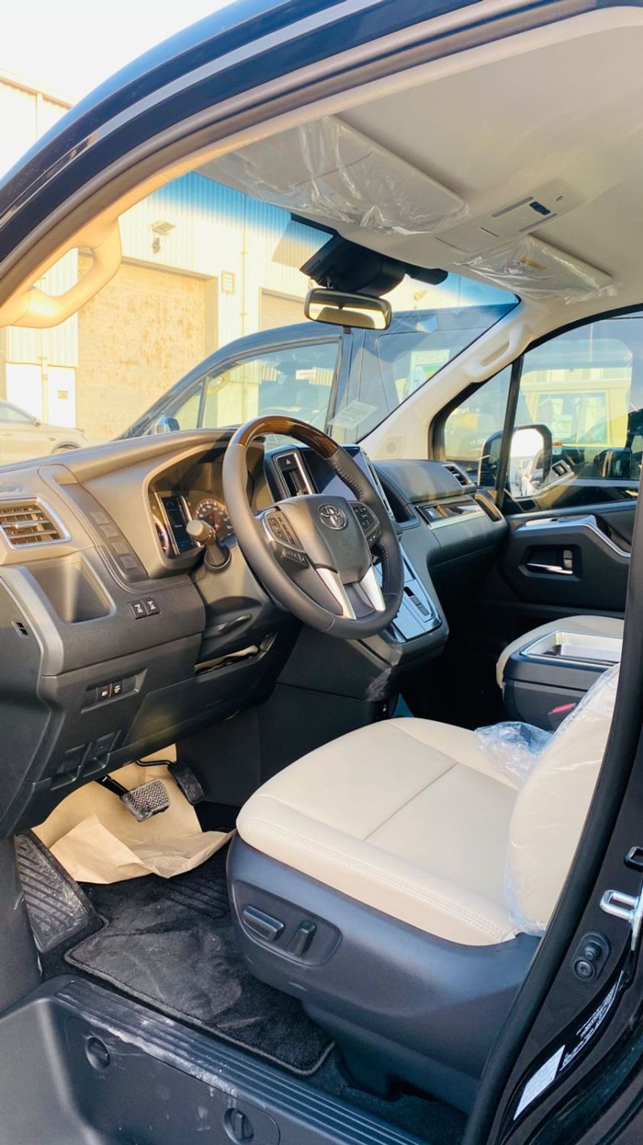 تويوتا جرافينا 2026 Toyota Granvia Premium 6-Seater (High-Option) 3.5L V6 Petrol A/T RWD Export Only