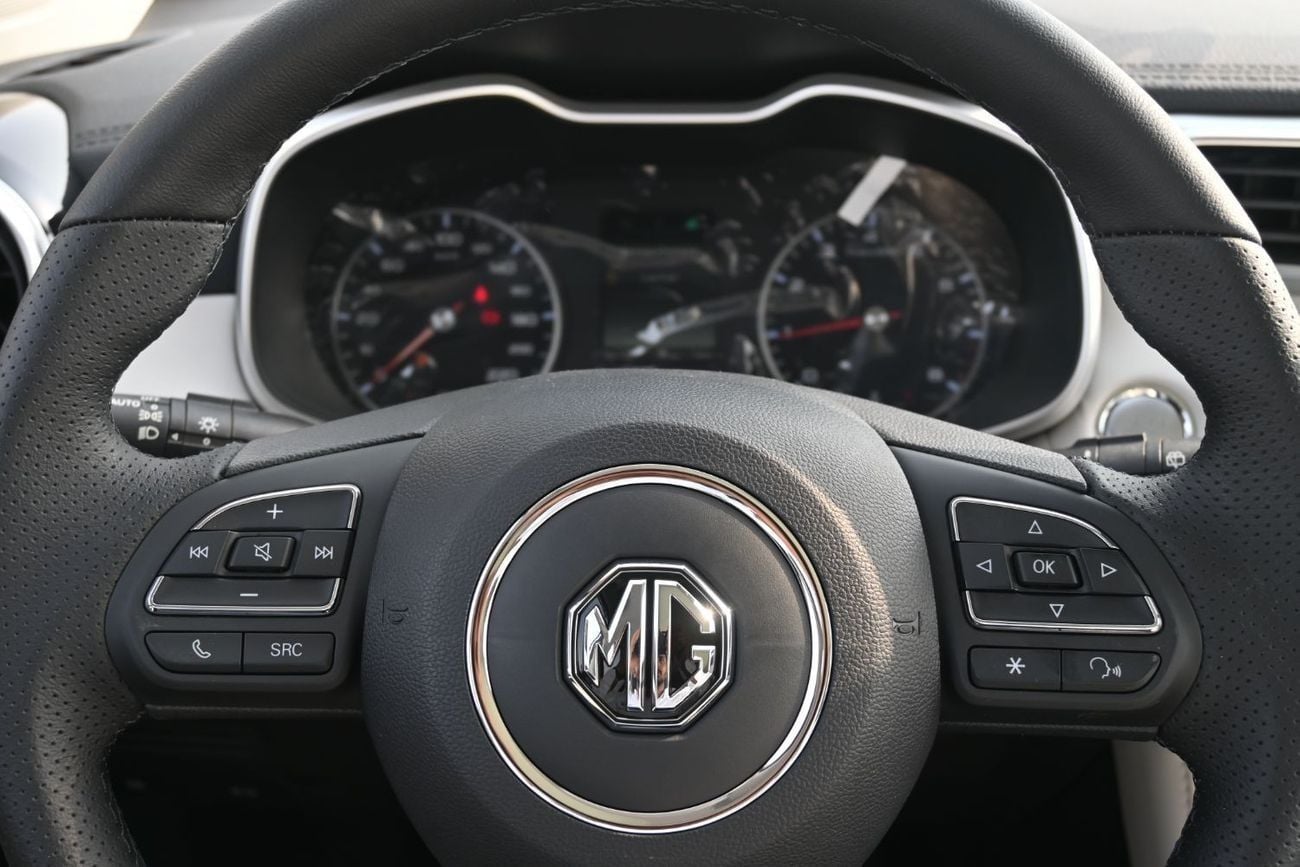 MG ZS MG ZS Luxury 1.5L Petrol Model 2025, Color Silver