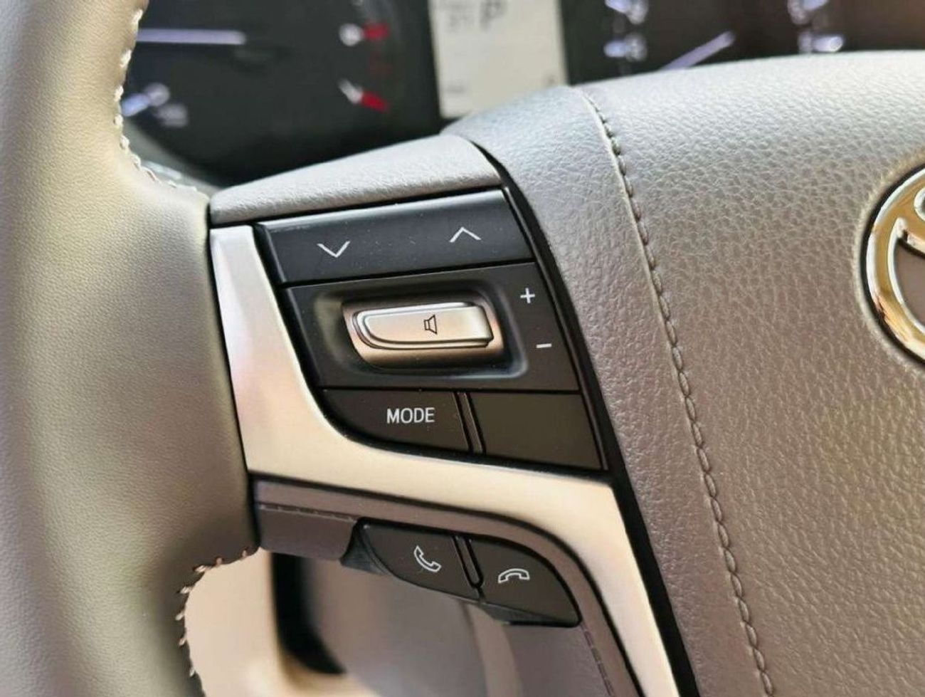 Toyota Prado VXR, 4.0L, V6, LEATHER SEATS, 17" ALLOY WHEELS, 2023 MODEL, ALL WHEEL DRIVE, AUTOMATIC