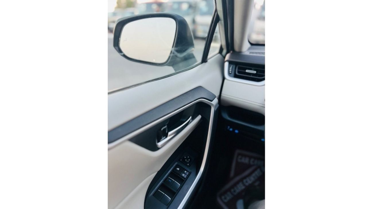 تويوتا راف ٤ XLE PREMIUM SUNROOF LEATHER SEAT
