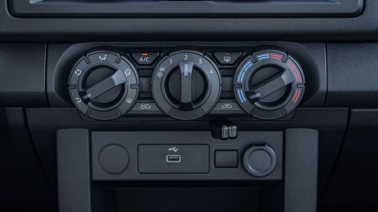 ميتسوبيشي L200 2026 Mitsubishi L200 GL 2.4L 4WD DC MT Petrol (White)