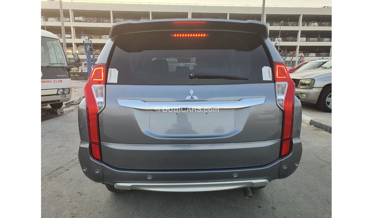 Mitsubishi Pajero DIESEL 2.4 L RIGHT HAND DRIVE FULL OPTIONS