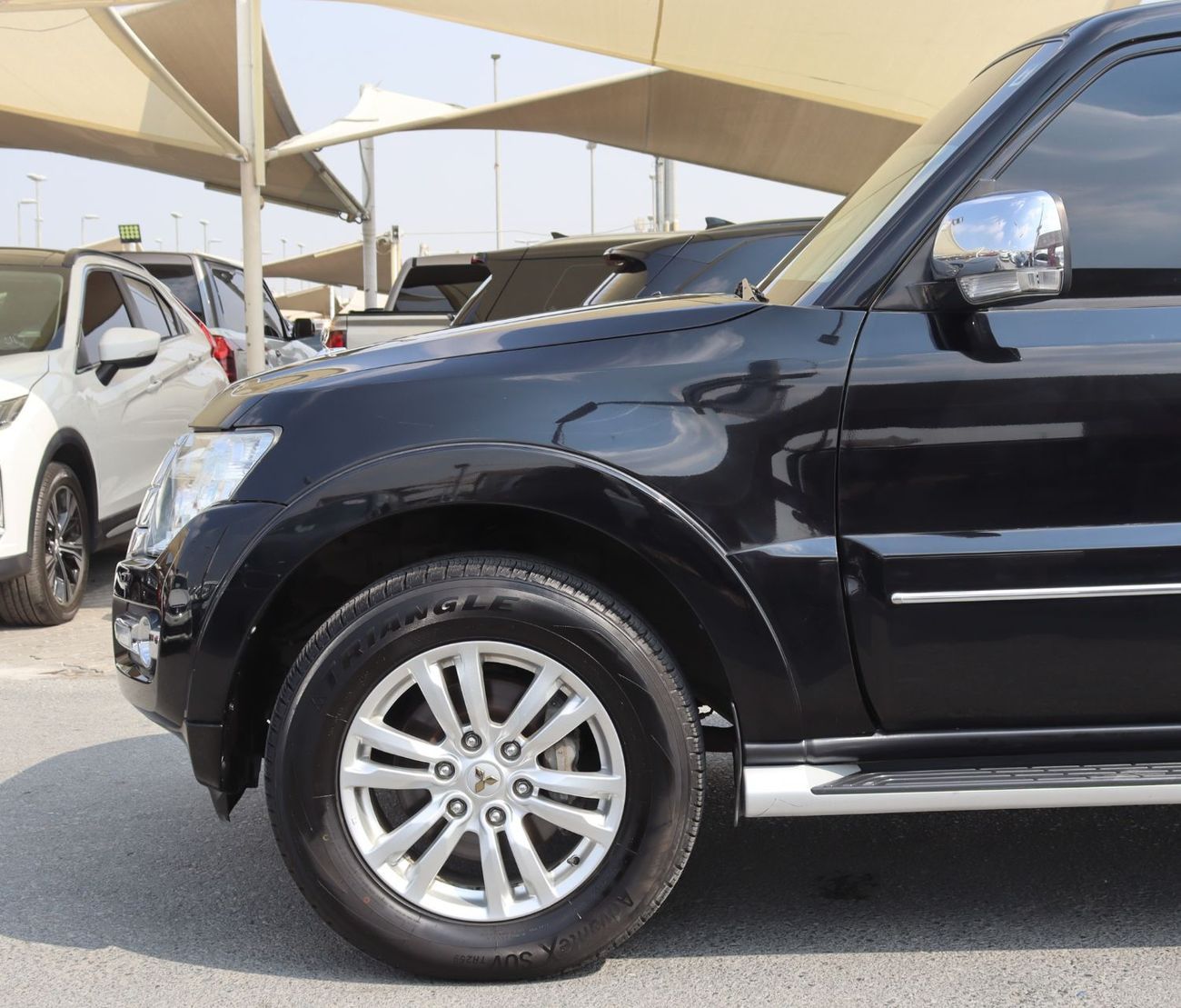 Mitsubishi Pajero GLS 3.8L Mitsubishi Pajero 2020 -GCC- Accident-free -7seats - 3.8L-V6 - KM 92000 - In excellent cond