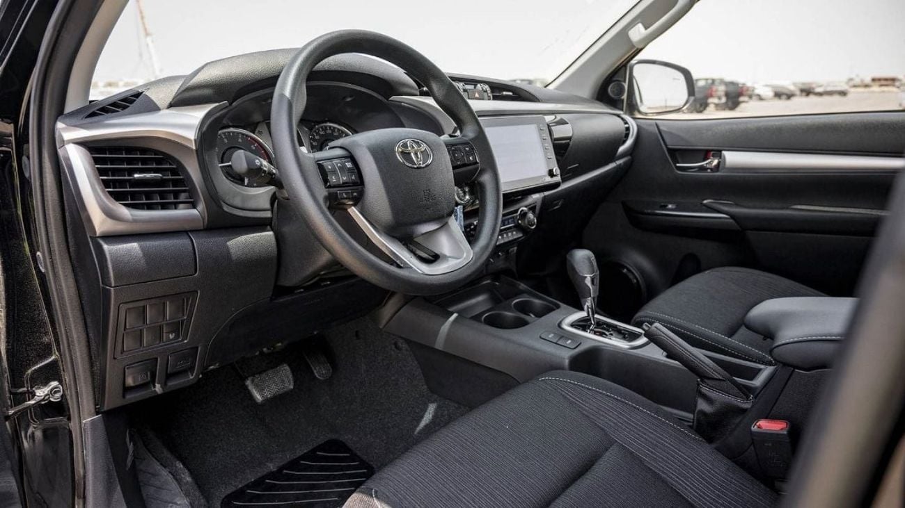 تويوتا هيلوكس Toyota Hilux 2.4L Diesel AT 4x4 Full Option 2025