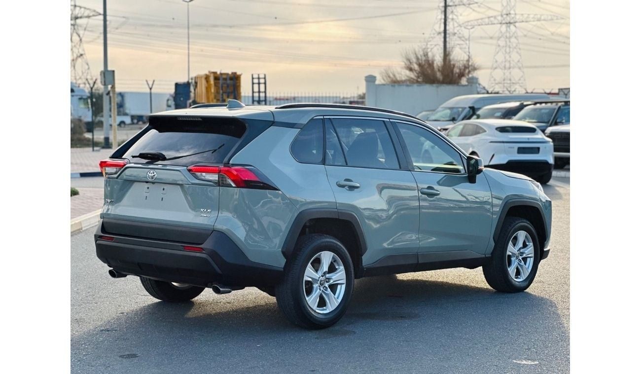 Toyota RAV4 XLE 4WD push start, leather seats,